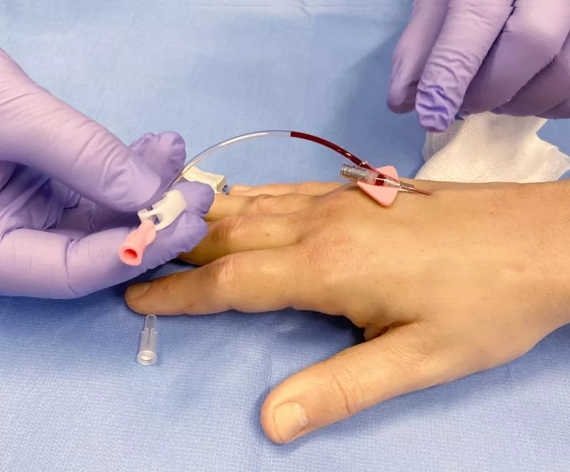 Puncture Pete – hyperrealistic IV training arm, light skin color