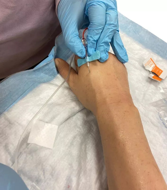 Puncture Pete – hyperrealistic IV training arm, light skin color