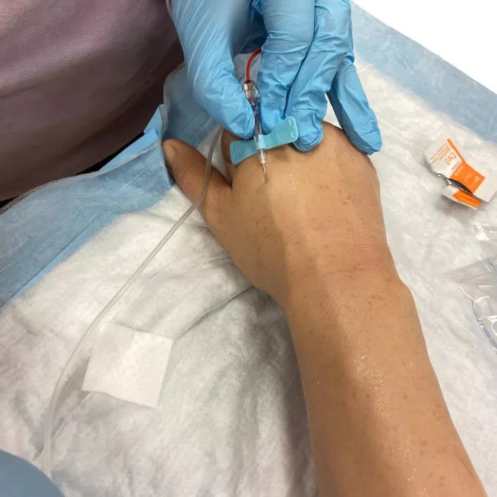 Puncture Pete – hyperrealistic IV training arm, light skin color