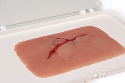 Wound moulage "cut with glass fragment"