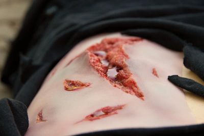 Wound moulage laceration, large with bleeding function